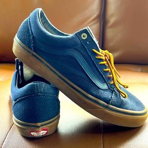 Vans: mens 8.5: like new